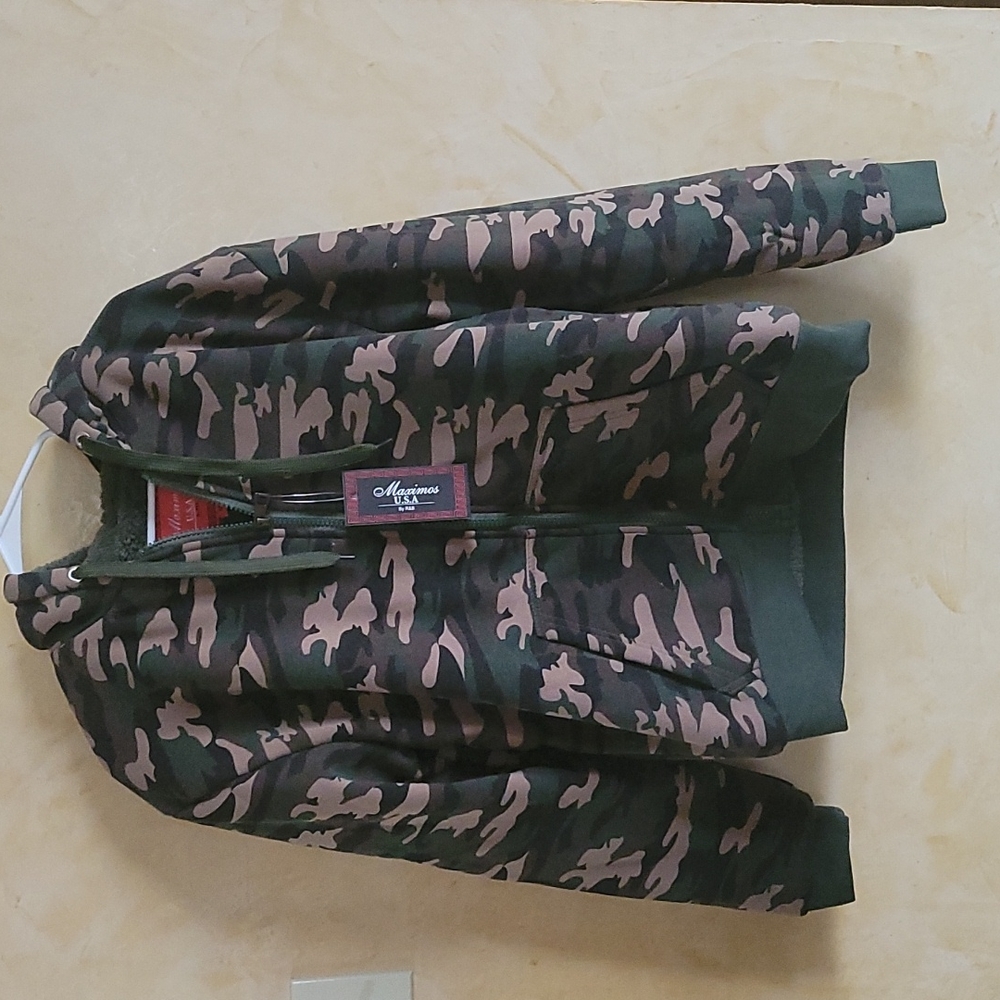 NWT Camo Men's fleece lined sweater